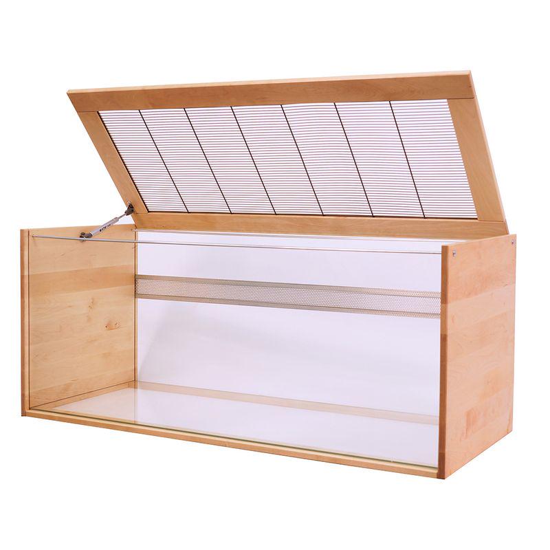 Spacious small pet home