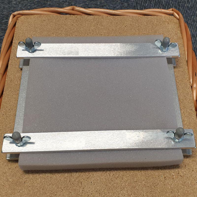 Protective wire bicycle basket