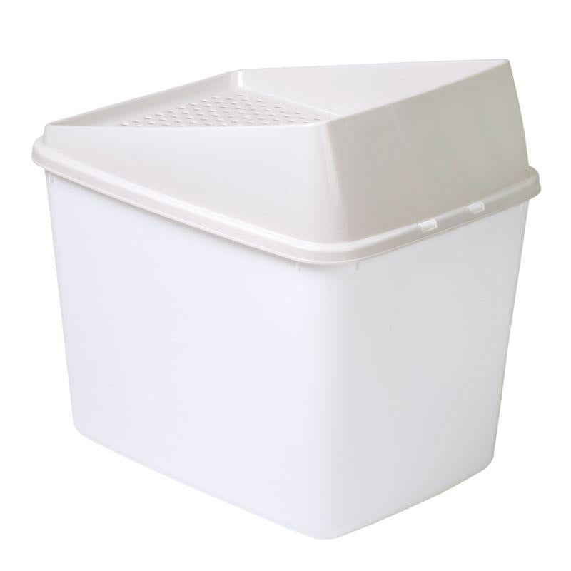 Spacious cat litter box