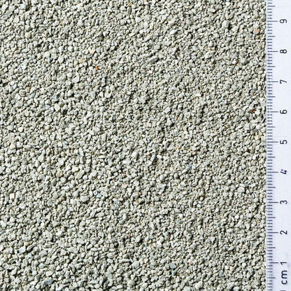 Low-dust clumping litter for cats