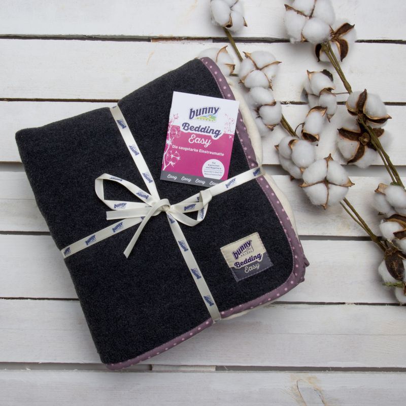 Absorbent bunny bedding