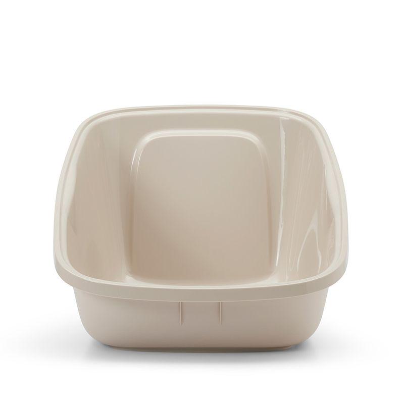 Spacious litter tray