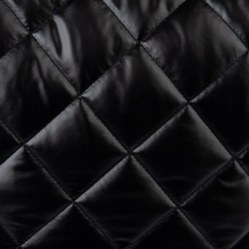 Lightweight shoulder tote

