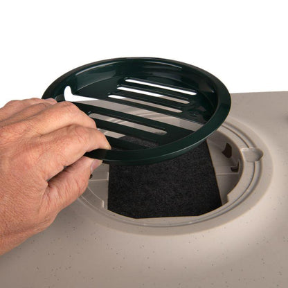 Raised back litter box